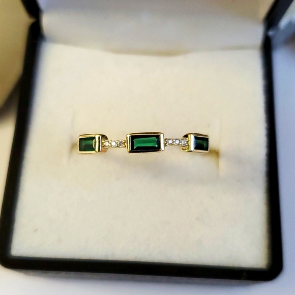 ‘Emerald Trio Elegance’ Sterling Silver 925 Emerald Minimalist Ring - Picture 6 of 8